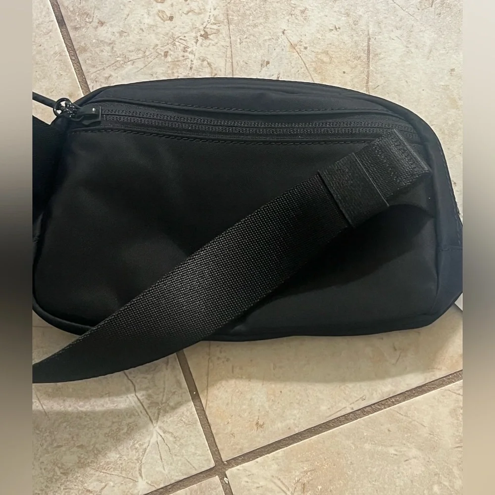 lululemon athletica black everywhere belt bag - Picture 7 of 8